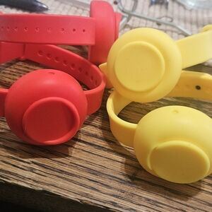 Unbranded Silicone Hand Sanitizer Dispenser, Go Band, 4 Units. New